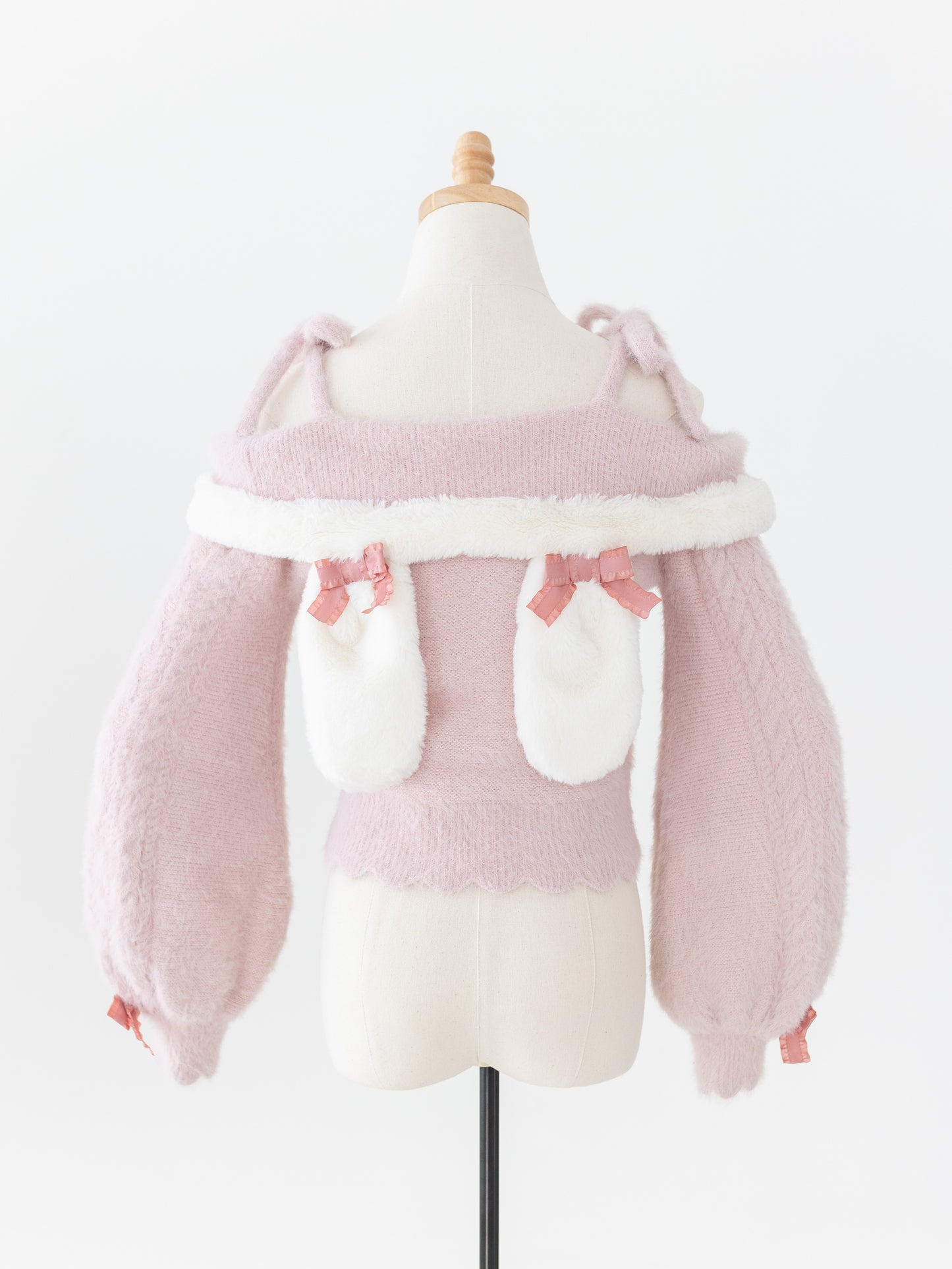 Bunny ear knit sweater with engraved heart charms (pink)