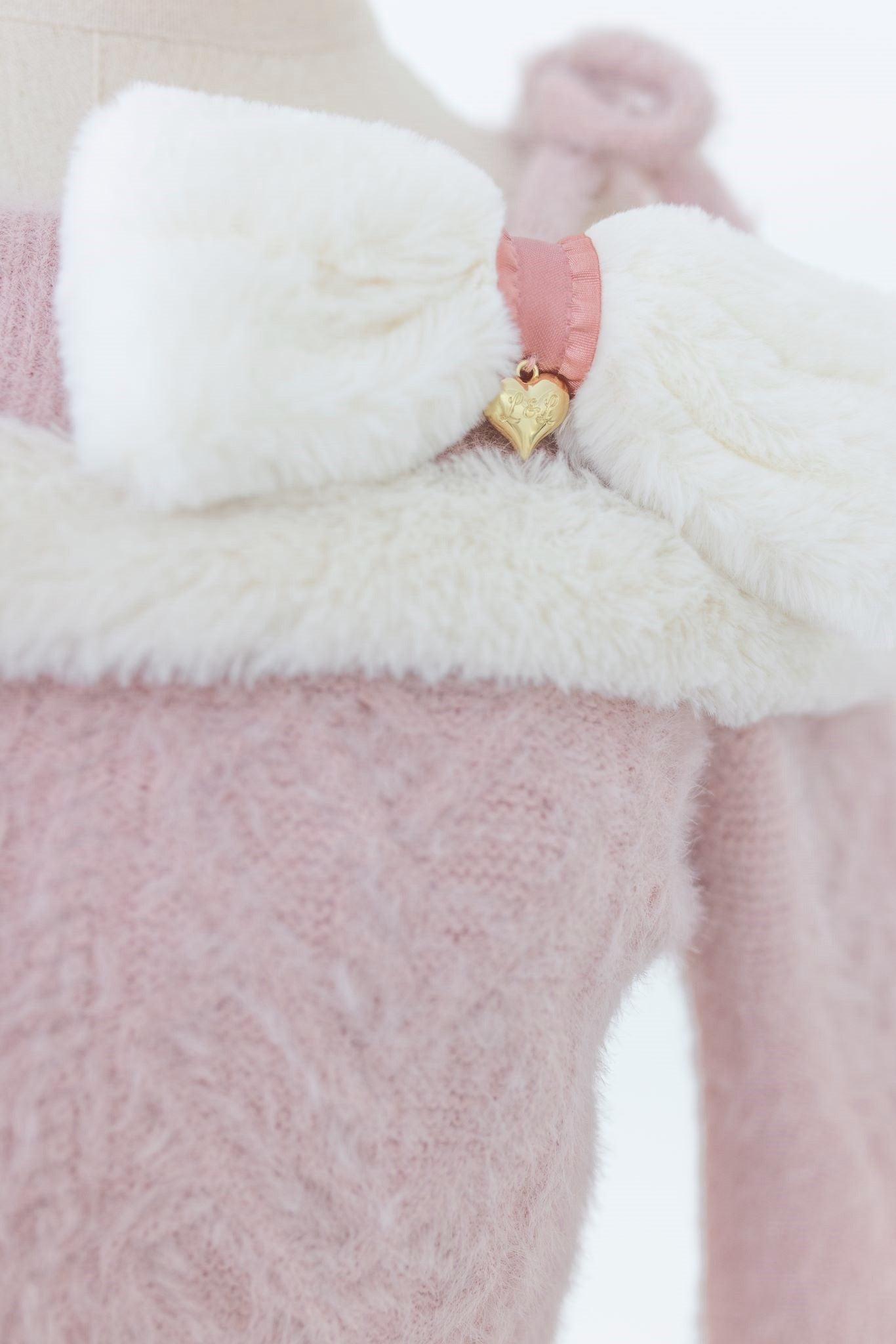 Bunny ear knit sweater with engraved heart charms (pink)