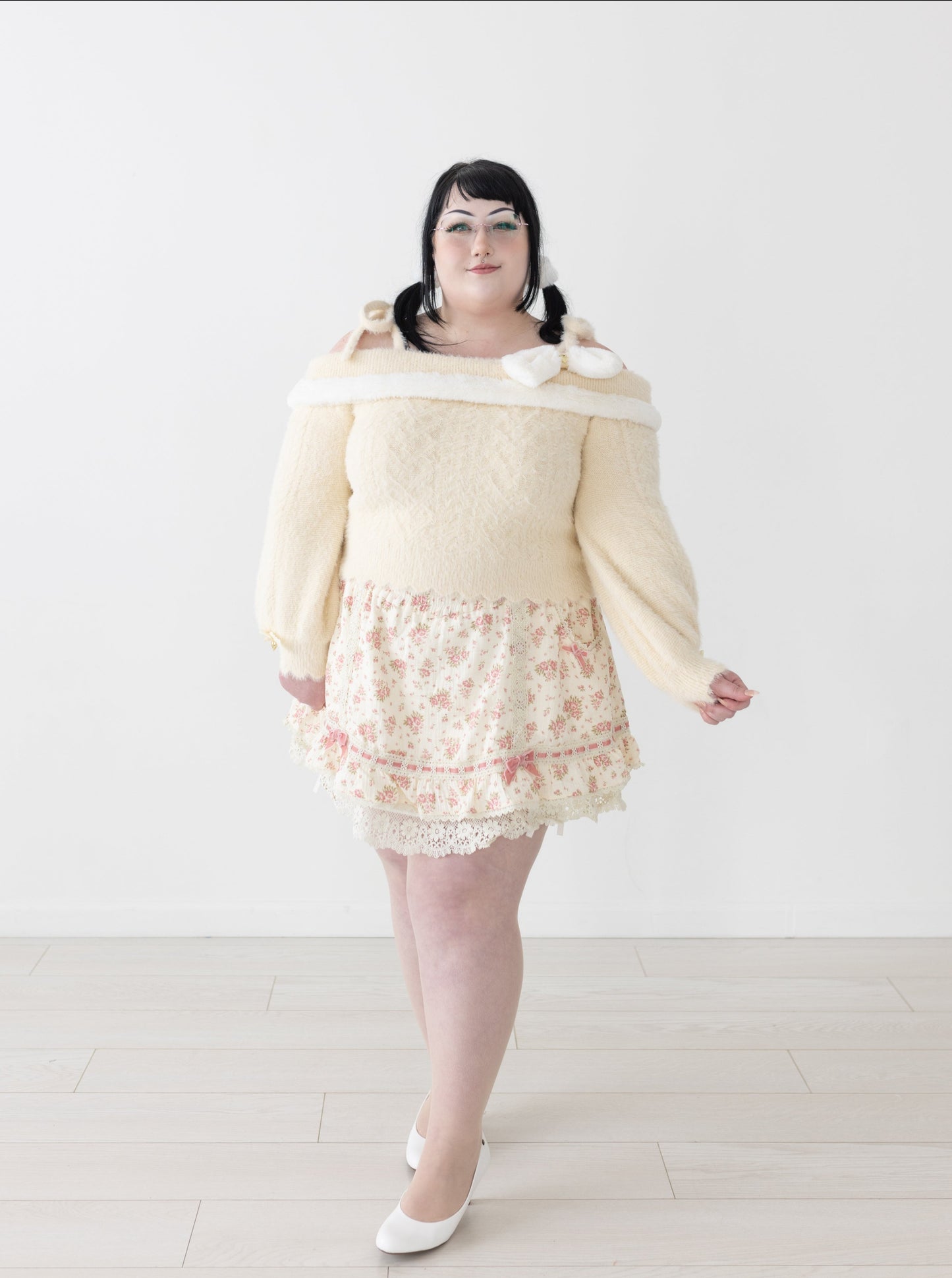 Bunny ear knit sweater with engraved heart charms (cream)
