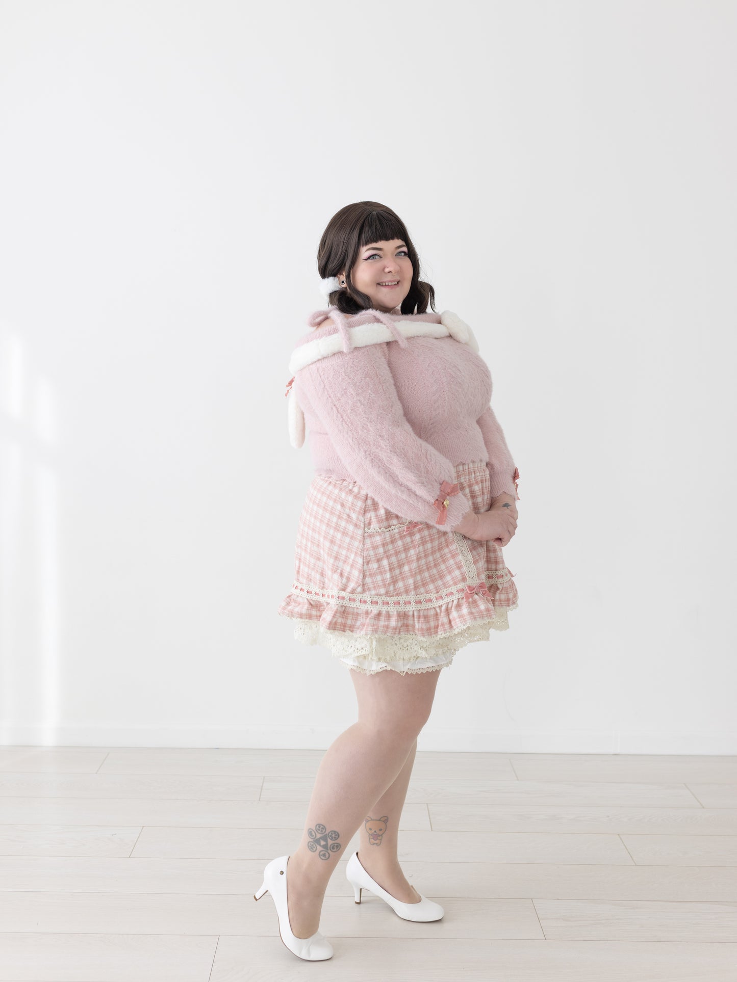 Bunny ear knit sweater with engraved heart charms (pink)