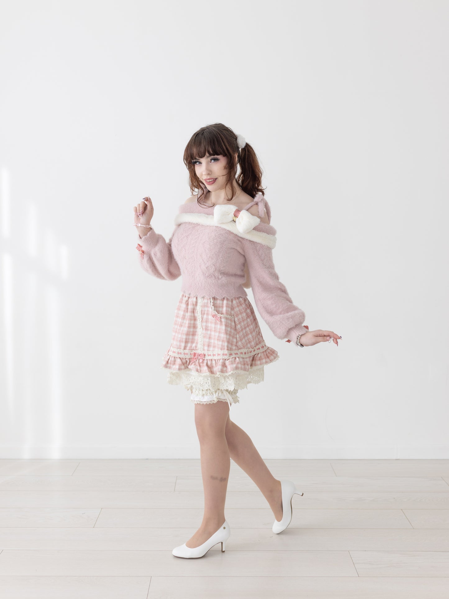 Bunny ear knit sweater with engraved heart charms (pink)