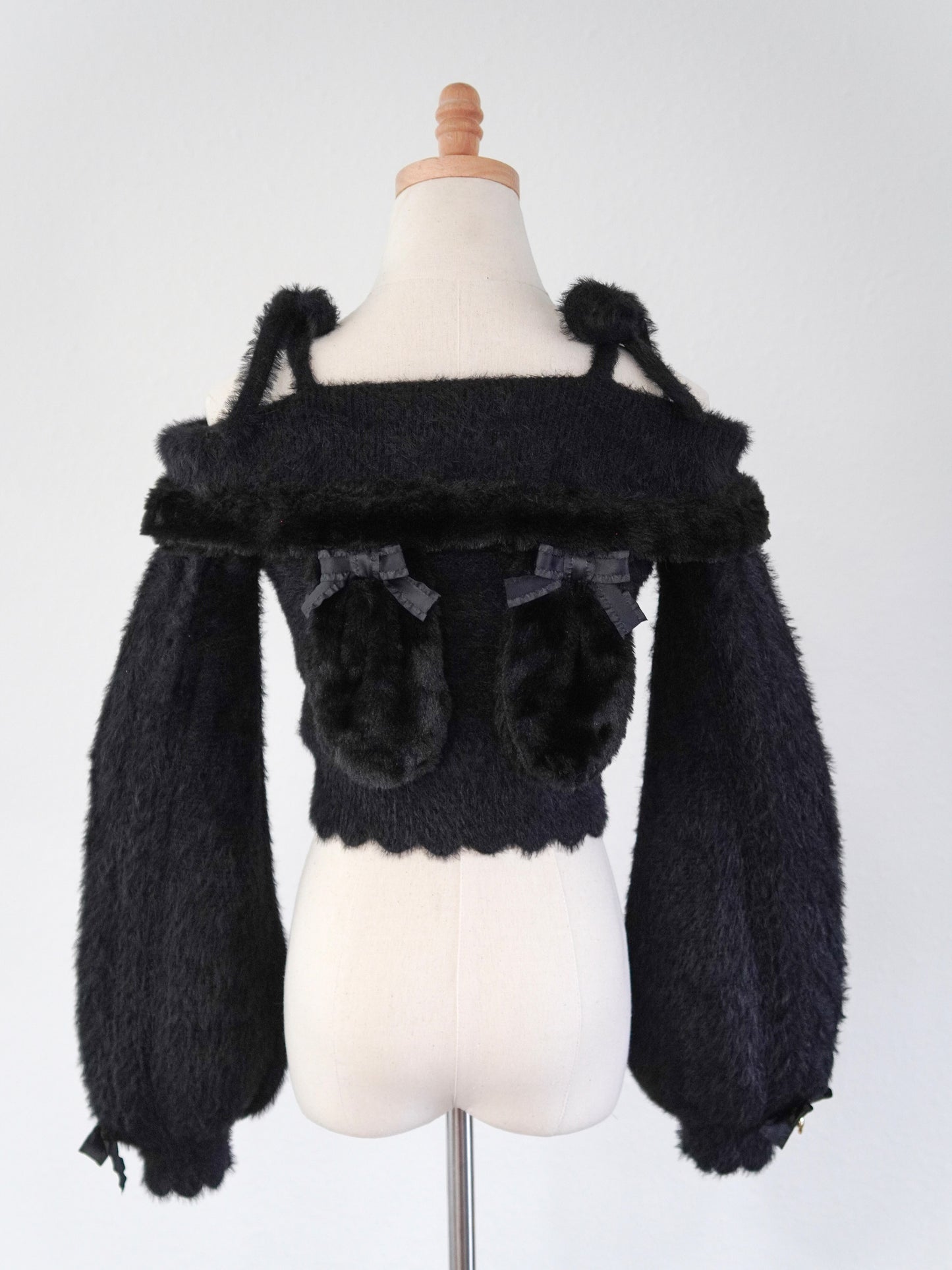 Bunny ear knit sweater with engraved heart charms (black)