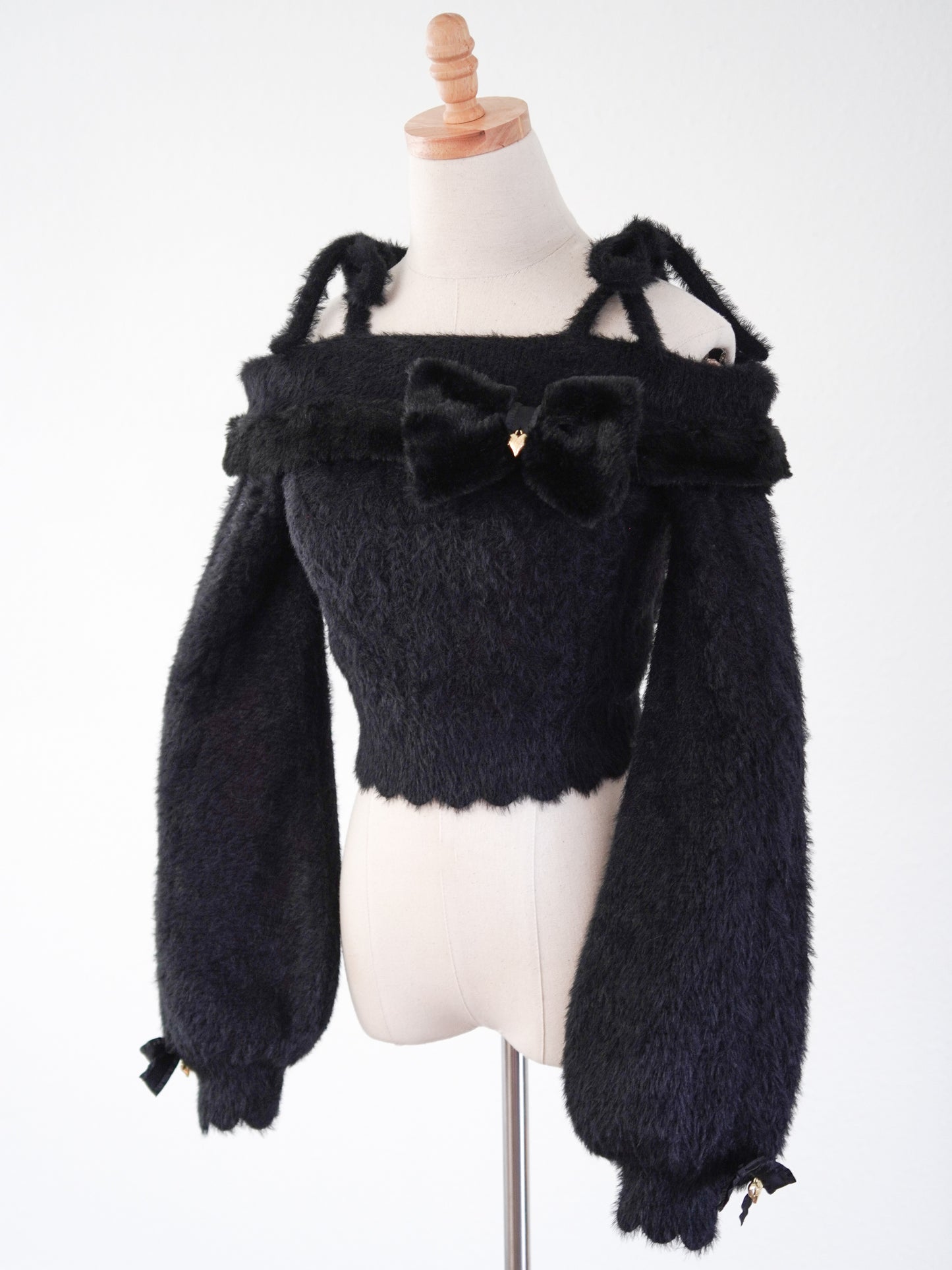Bunny ear knit sweater with engraved heart charms (black)(pre-order)