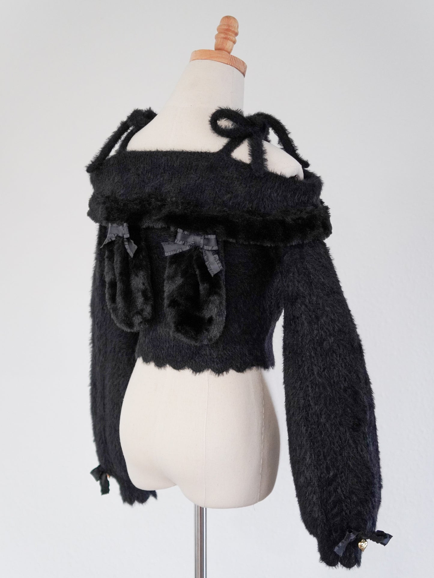Bunny ear knit sweater with engraved heart charms (black)(pre-order)