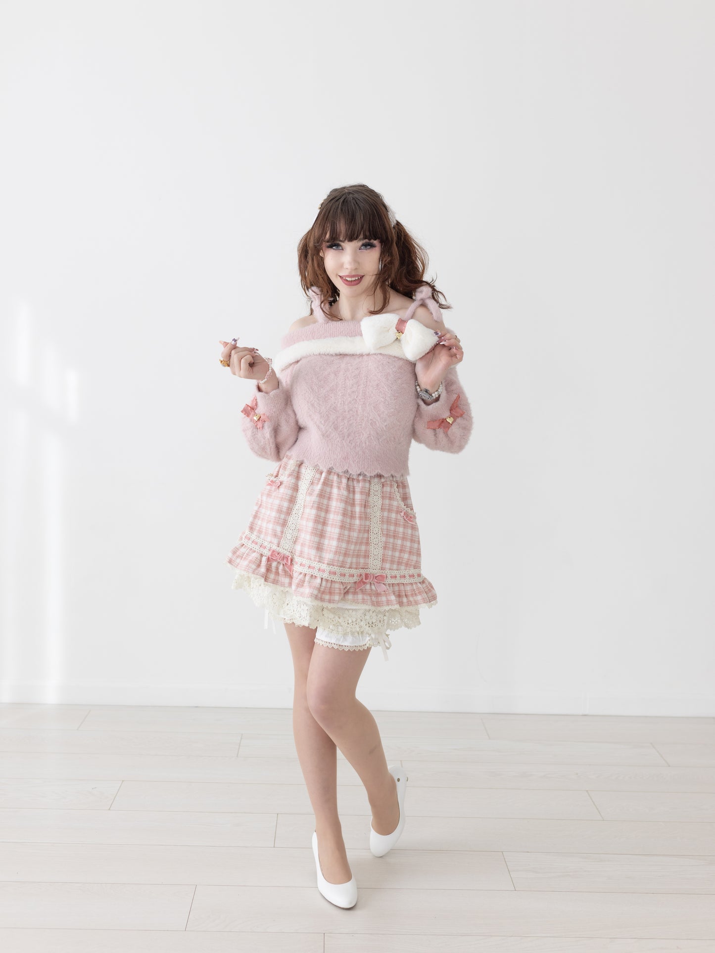 Bunny ear knit sweater with engraved heart charms (pink)